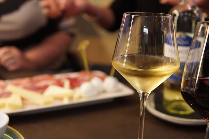 Liverpool Wine Tour Experience: Guided City Wine Walk with Tastings photo 5