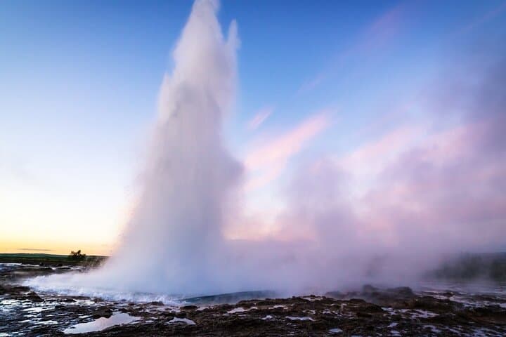 Private Golden Circle Tour: Thingvellir, Geysir, Gullfoss & Kerid in One Day