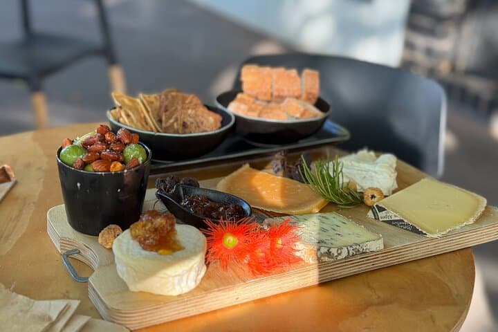 Yarra Valley Foodie Tour: Devonshire Tea, Cheese and Chocolate in Healesville