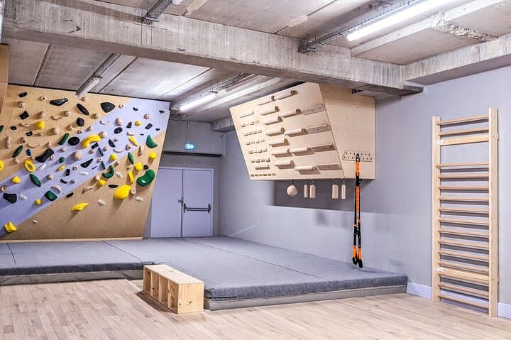 Climb Le Triangle: Bercy Village Indoor Bouldering & Top-Rope in Paris photo 2