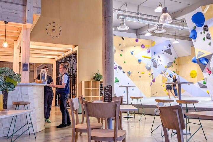 Climb Le Triangle: Bercy Village Indoor Bouldering & Top-Rope in Paris photo 5