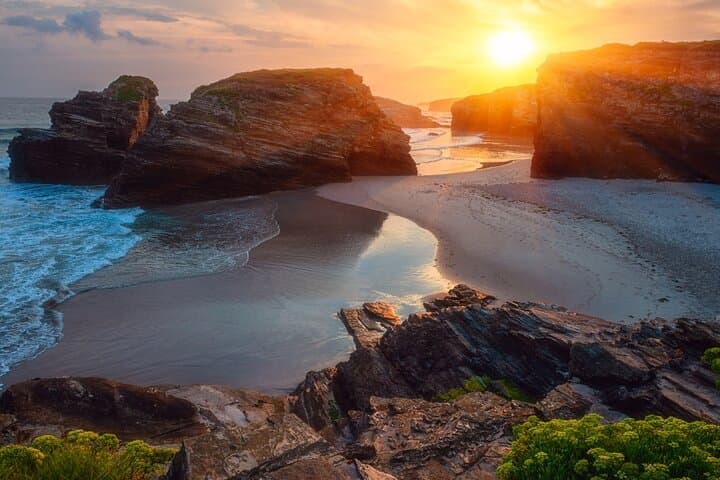 Playa de las Catedrales Day Tour: Ribadeo, Isla Pancha & Tapia de Casariego photo 4