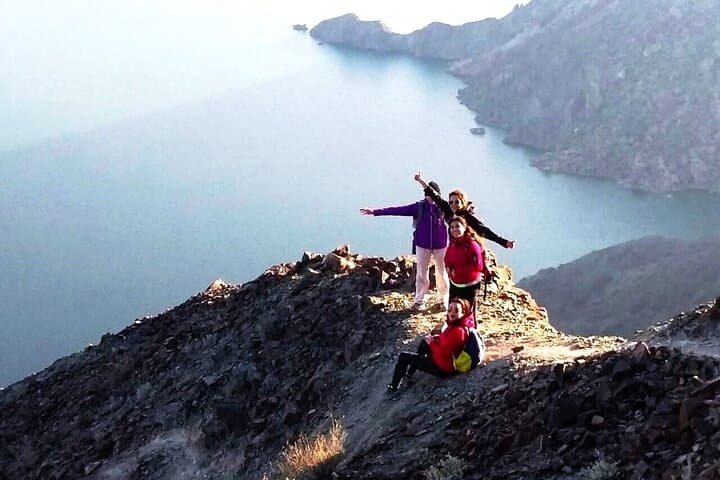 Panoramic Trekking to the Black Edge: Punta Negra & Ullum Lake Views