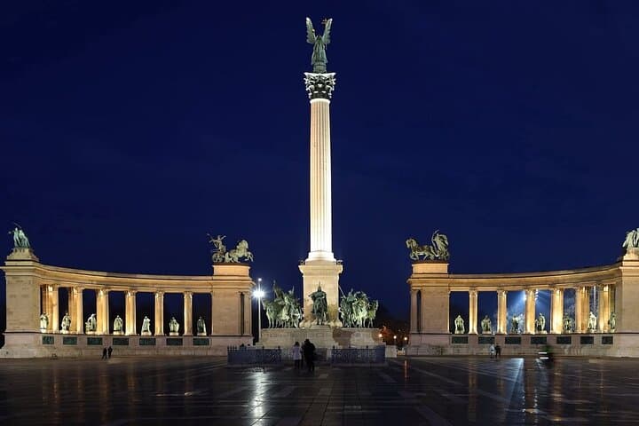 Budapest City Park True Crime Night Walking Tour photo 2