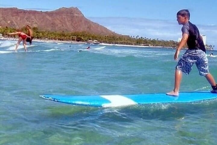 Learn to Surf in Waikiki: Beginner Lessons at Duke Kahanamoku Statue photo 4