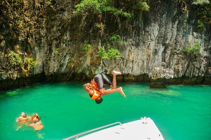 Phi Phi Islands Speedboat Snorkel from Koh Lanta: Full-Day Island Hopping Guide photo 4