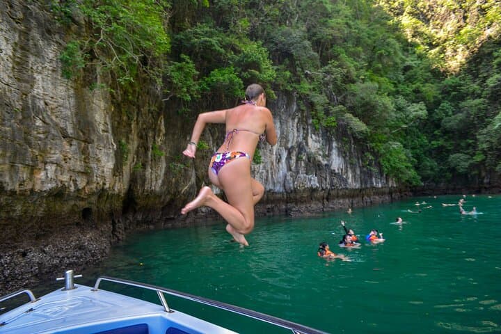 Krabi Speedboat: Phi Phi Island Hopping & Railay Sunset Day Trip photo 4