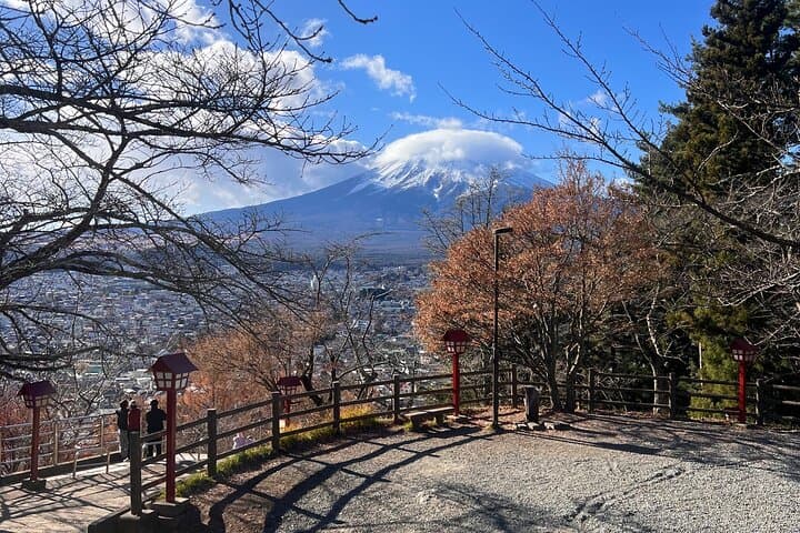 Full-Day Mount Fuji Private Tour: Lake Kawaguchiko, Chureito Pagoda & Cultural Stops photo 2