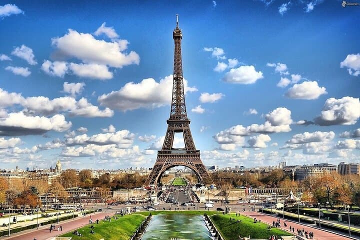 Half-Day Small-Group Paris City Tour: Eiffel, Louvre & Notre-Dame by Minivan photo 5