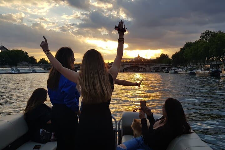 Seine Cocktail Workshop Cruise: Luxe French Mixology on a Paris River Boat photo 6