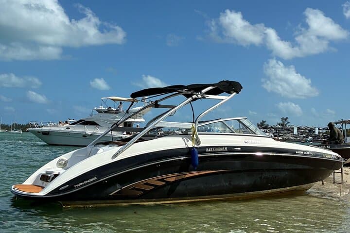Private Miami Boat Rental with Captain — Biscayne Bay, Sandbar & Marine Stadium photo 4