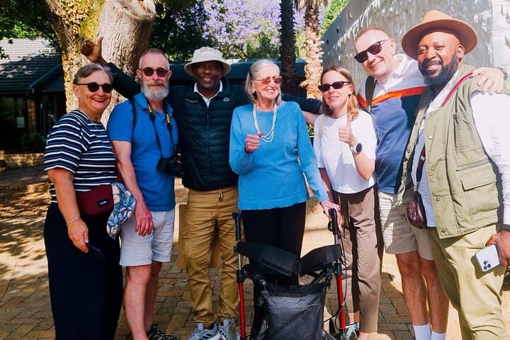 Stellenbosch Wine & Wildlife: Full-Day Cheetah Outreach, Lions and Bubbles
