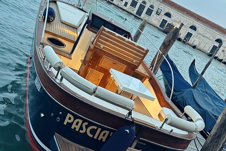 Private Venice Lagoon Boat Tour: Murano, Burano & Sunset Aperitivo photo 5