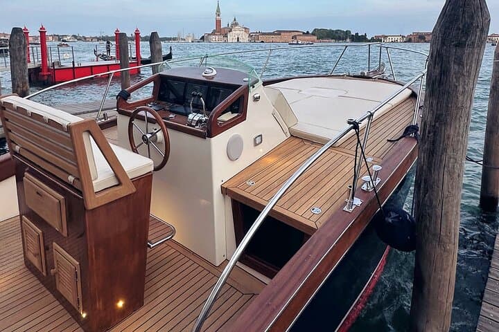 Private Venice Lagoon Boat Tour: Murano, Burano & Sunset Aperitivo photo 2
