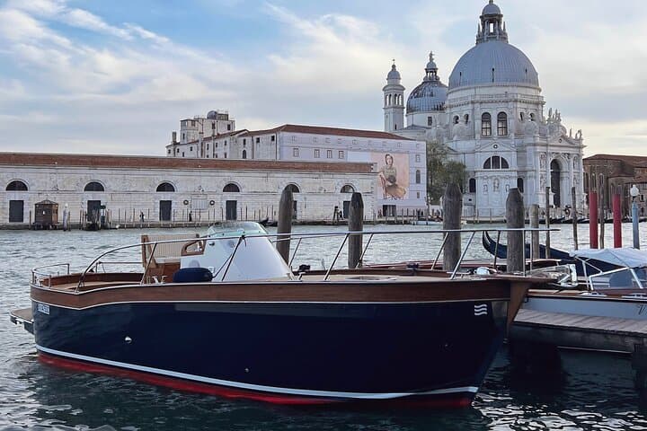 Private Venice Lagoon Boat Tour: Murano, Burano & Sunset Aperitivo photo 3