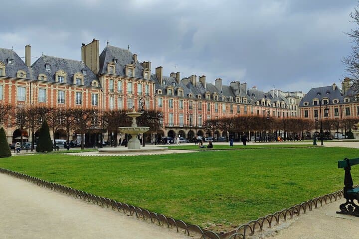 Paris by Bike: 3-Hour Guided Ride Past the Louvre, Eiffel & Seine photo 3