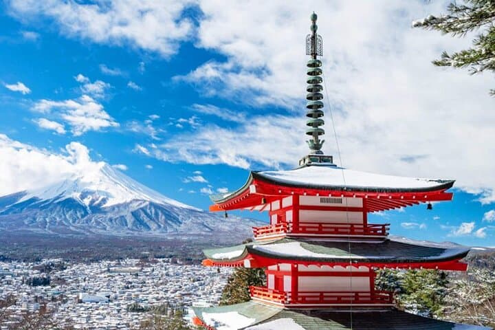 Mount Fuji Day Trip: Oshino Hakkai, Lake Kawaguchi & Chureito Pagoda photo 2