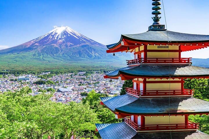 Mount Fuji Day Trip: Oshino Hakkai, Lake Kawaguchi & Chureito Pagoda photo 3
