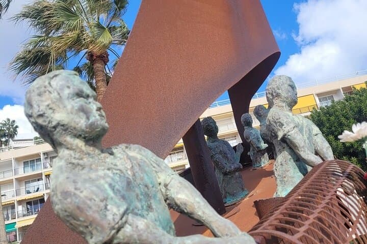 Self-Guided Scavenger Hunt in Torremolinos: Carihuela to Bajondillo Walk photo 4