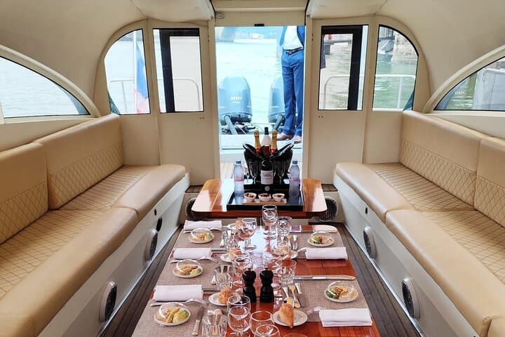 Seine Cocktail Workshop Cruise: Luxe French Mixology on a Paris River Boat