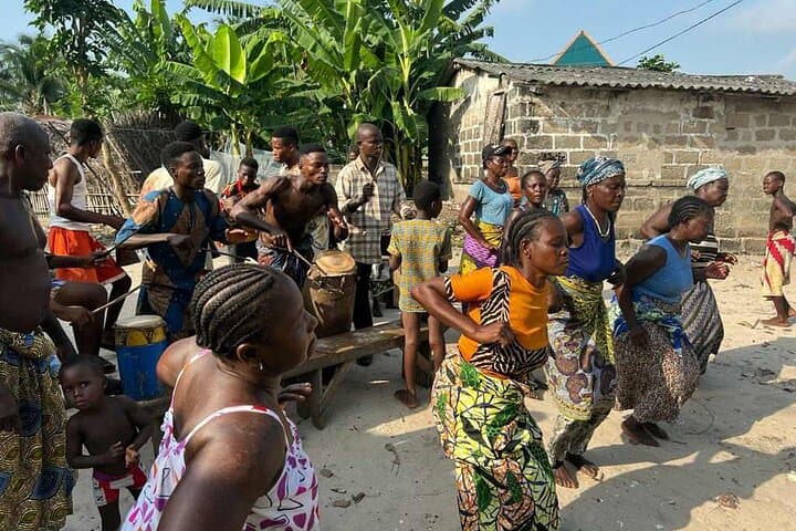 Explore Lomé: National Museum, Slave House & Markets Guided Tour photo 4