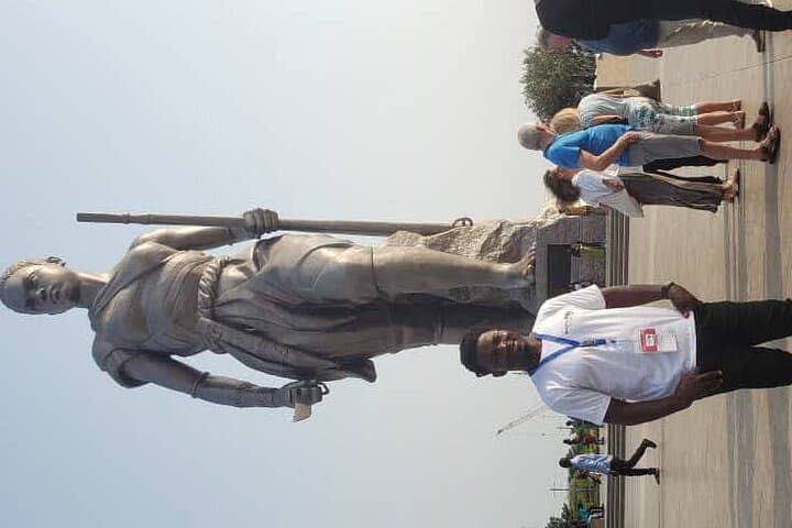 Explore Lomé: National Museum, Slave House & Markets Guided Tour photo 6