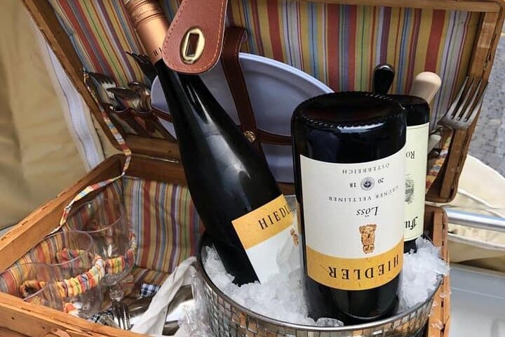 La Dolce Vienna Ape Tour: Vino & Heurigen Quarter Private Sightseeing photo 3