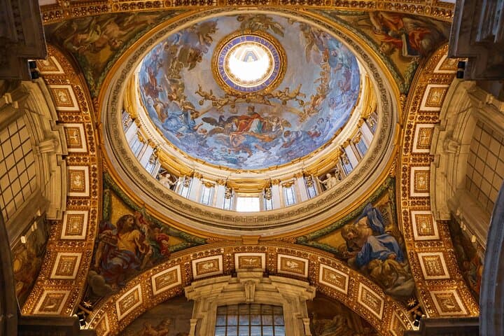 Early Access St. Peter's Basilica Guided Tour: Skip the Line & Explore the Grottoes photo 4