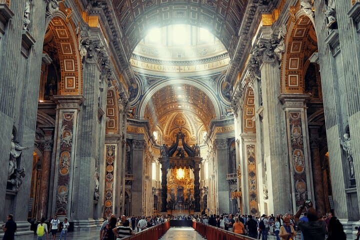 Early Access St. Peter's Basilica Guided Tour: Skip the Line & Explore the Grottoes photo 2
