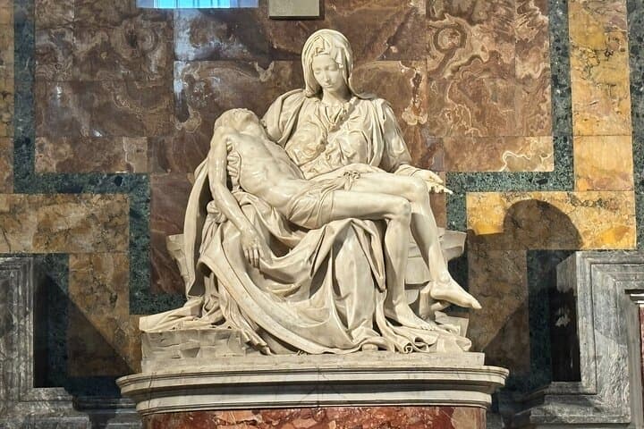 Early Access St. Peter's Basilica Guided Tour: Skip the Line & Explore the Grottoes