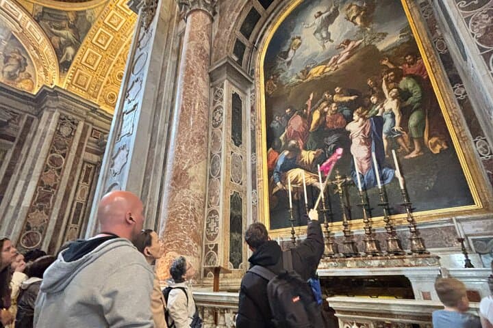 Early Access St. Peter's Basilica Guided Tour: Skip the Line & Explore the Grottoes photo 3