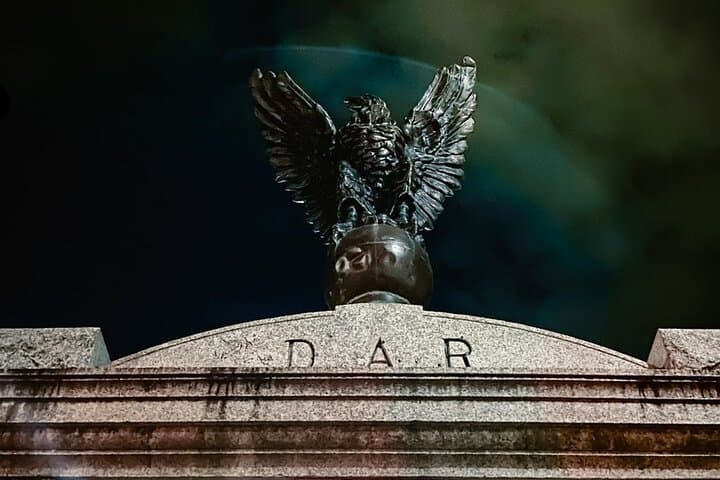 Savannah Midnight in the Garden Pub Crawl: Haunted Walking Tour of the Historic District photo 6