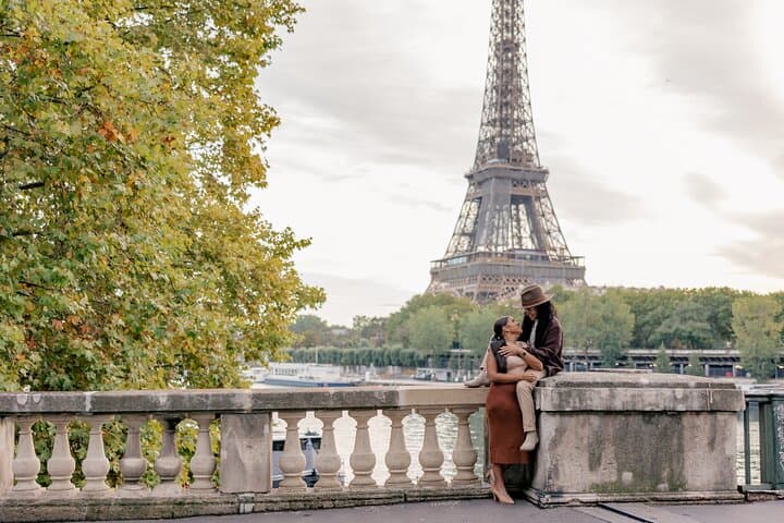Paris Inclusive LGBTQ+ Couple Photoshoot — Pride-Friendly Professional Session photo 5