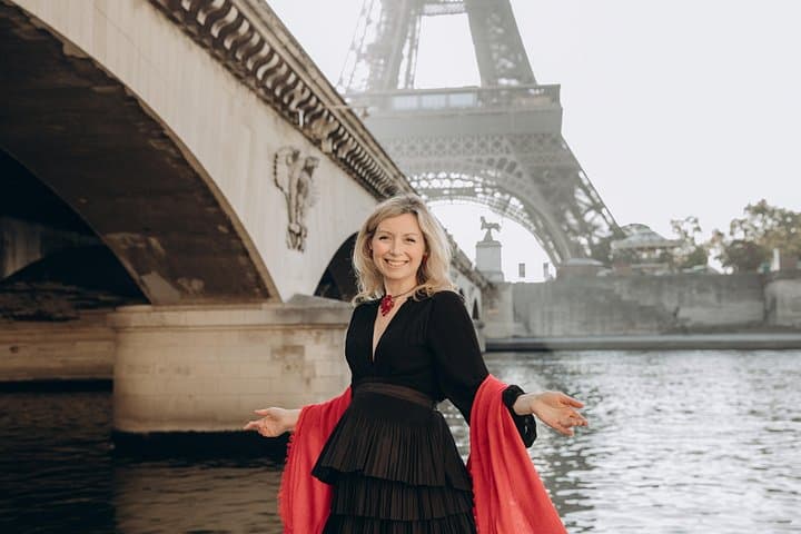 Paris Solo Photographer Photoshoot: Capture Iconic Landmarks and Hidden Gems photo 2