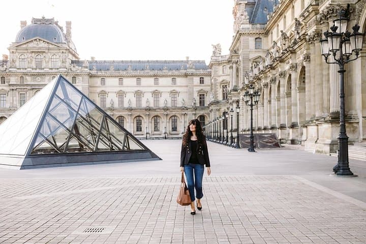 Paris Solo Photographer Photoshoot: Capture Iconic Landmarks and Hidden Gems photo 3
