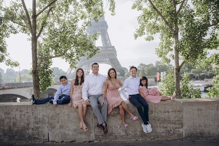 Paris Family Photoshoot: Kid-Friendly Local Photographer in Iconic Locations photo 3