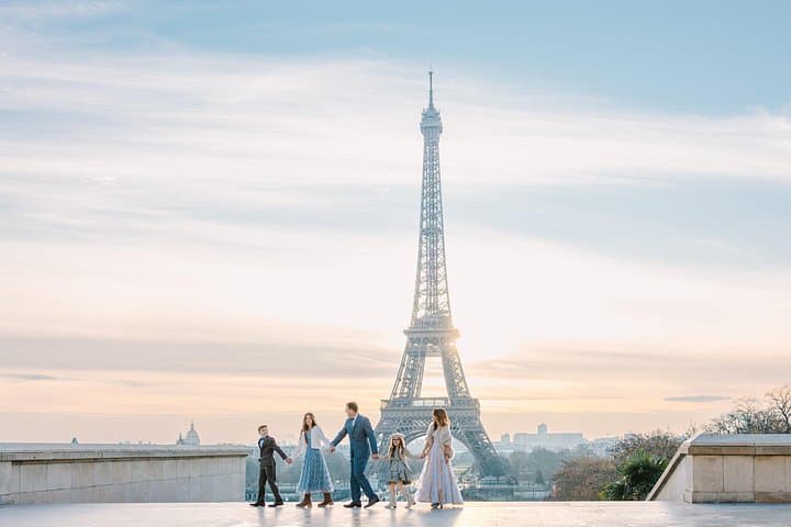 Paris Family Photoshoot: Kid-Friendly Local Photographer in Iconic Locations