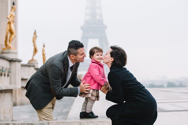 Paris Family Photoshoot: Kid-Friendly Local Photographer in Iconic Locations photo 2