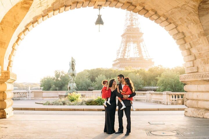 Paris Family Photoshoot: Kid-Friendly Local Photographer in Iconic Locations photo 4