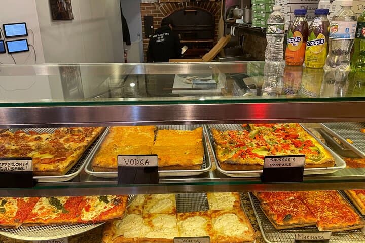 Private NYC Pizza Tasting: Lower Manhattan Walking Tour photo 4