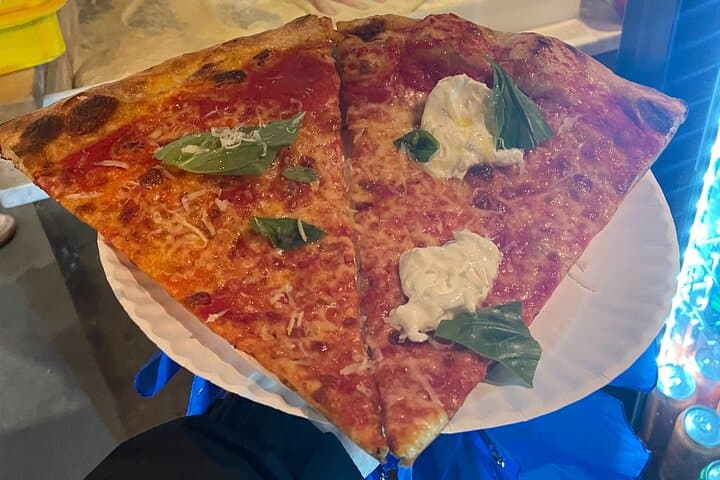 Private NYC Pizza Tasting: Lower Manhattan Walking Tour photo 5