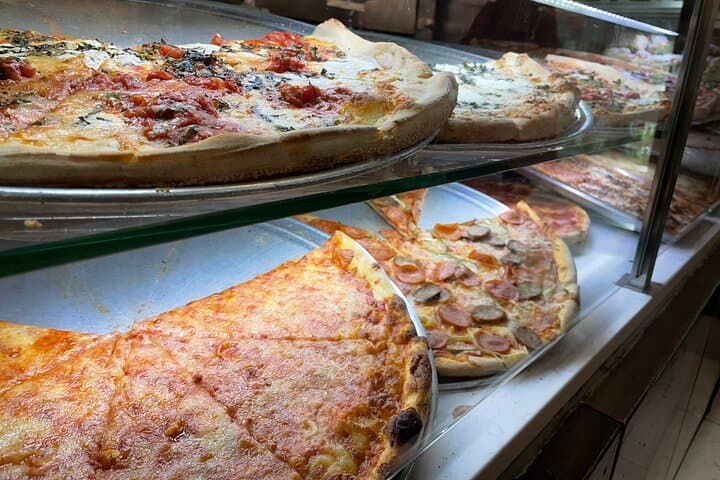 Private NYC Pizza Tasting: Lower Manhattan Walking Tour photo 6
