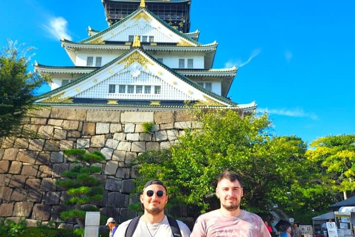 Osaka Castle Tower Private Guided Tour — 90 Minutes of Samurai History and City Views photo 1