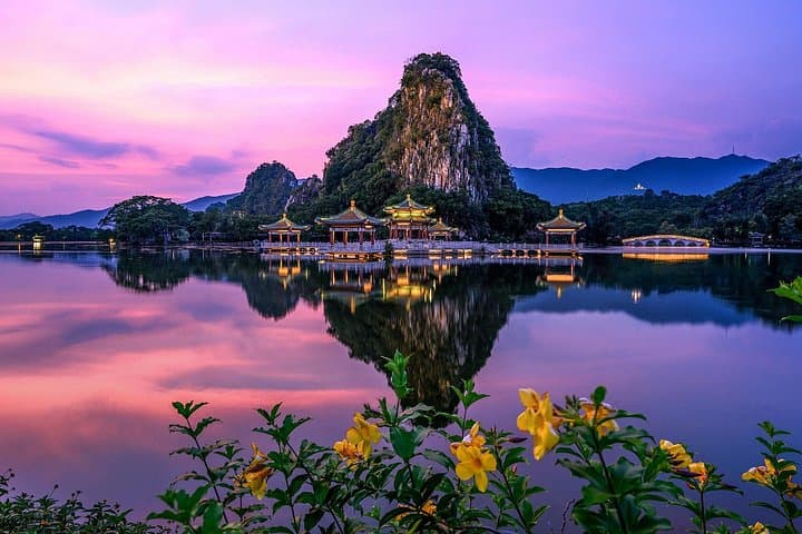 Guangzhou to Seven Star Crags: Private Day Tour to Qixingyan's Karst Lakes