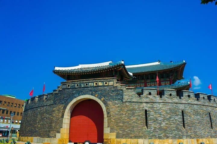 Day Trip from Seoul: Suwon Hwaseong, Gwangmyeong Cave & Starfield Library photo 3