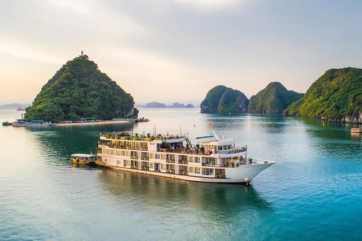 5-Star 2-Day Halong Bay Cruise: Overnight Luxury, Kayaking & Caves