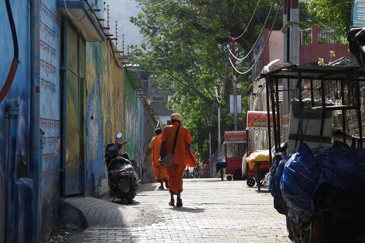Rishikesh Guided Walk: Ram Jhula, Beatles Ashram & Meditation Caves photo 2