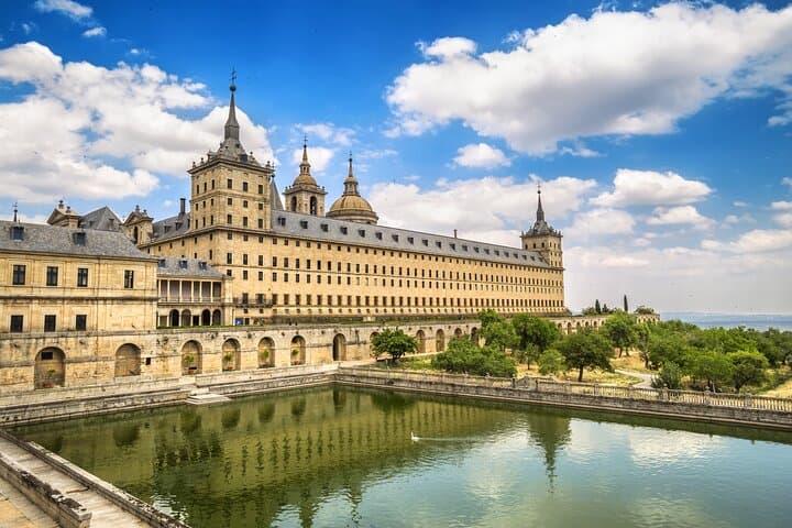 Private Day Tour to El Escorial and Segovia from Madrid
