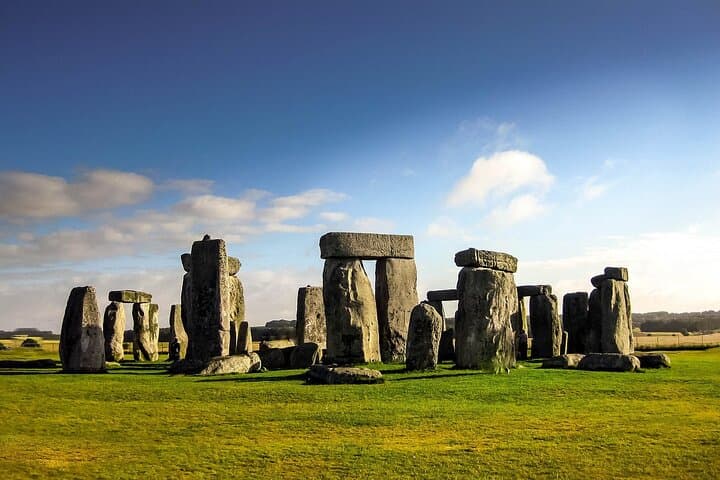 Stonehenge, Bath & Cotswolds: Private Full-Day Luxury Minibus Tour from London photo 1