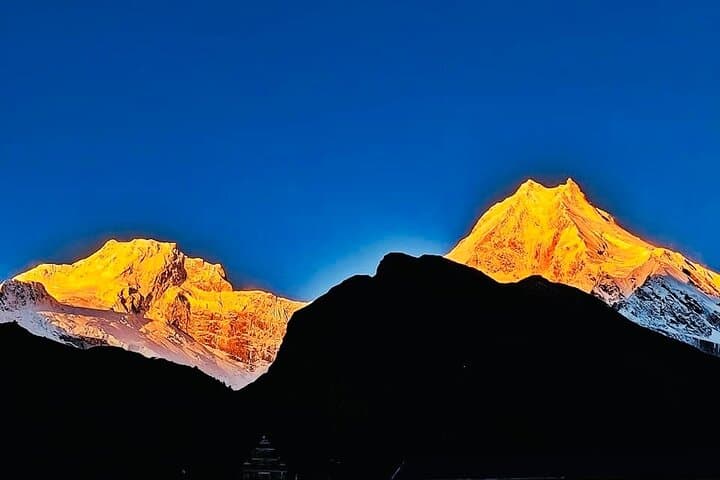 Manaslu Circuit Trek — Classic 10–15 Day High-Altitude Loop Around Mount Manaslu